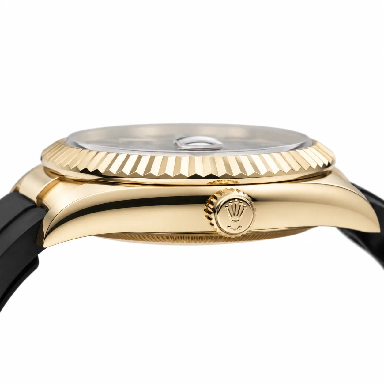 Rolex Sky-Dweller m326238-0009 42mm Black Dial Fluted Bezel 18K Yellow Gold AI 头图 2 - 侧面细节 [ai-shot:side-detail]
