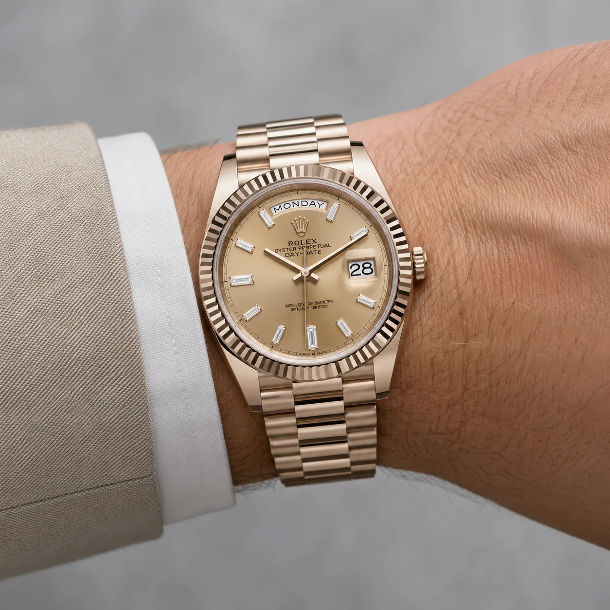 Rolex Day-Date m228235jg-0001 40mm Calibre 3255 Champagne / Diamond-Set Bezel 18K Everose Gold AI 头图 4 - 佩戴图 [ai-shot:wrist-shot]
