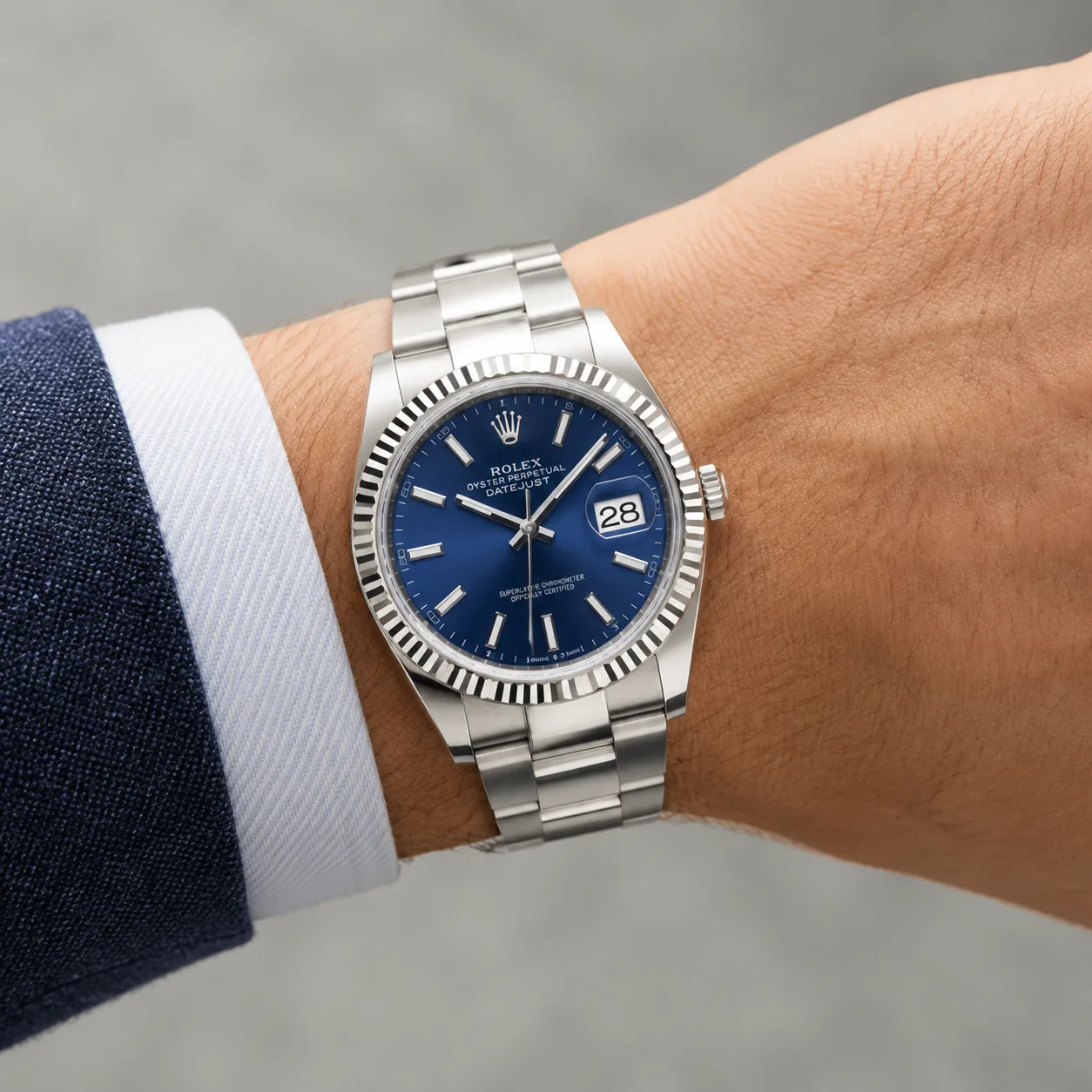 Rolex Datejust 126234-0018 36mm Blue Dial Fluted Bezel 904L Stainless Steel and 18K White Gold AI 头图 4 - 佩戴图 [ai-shot:wrist-shot]