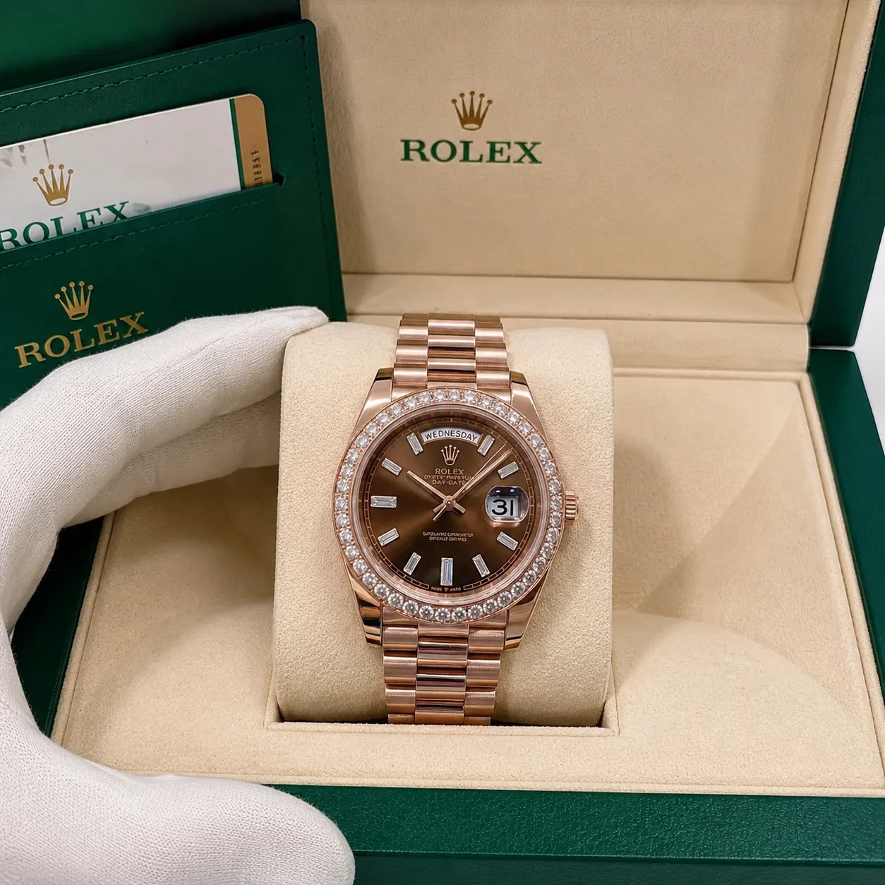 Rolex Day-Date M228345RBR-0006 Cal.3255 Chocolate Dial AI 头图 5 - 包装盒 [ai-shot:box-shot]