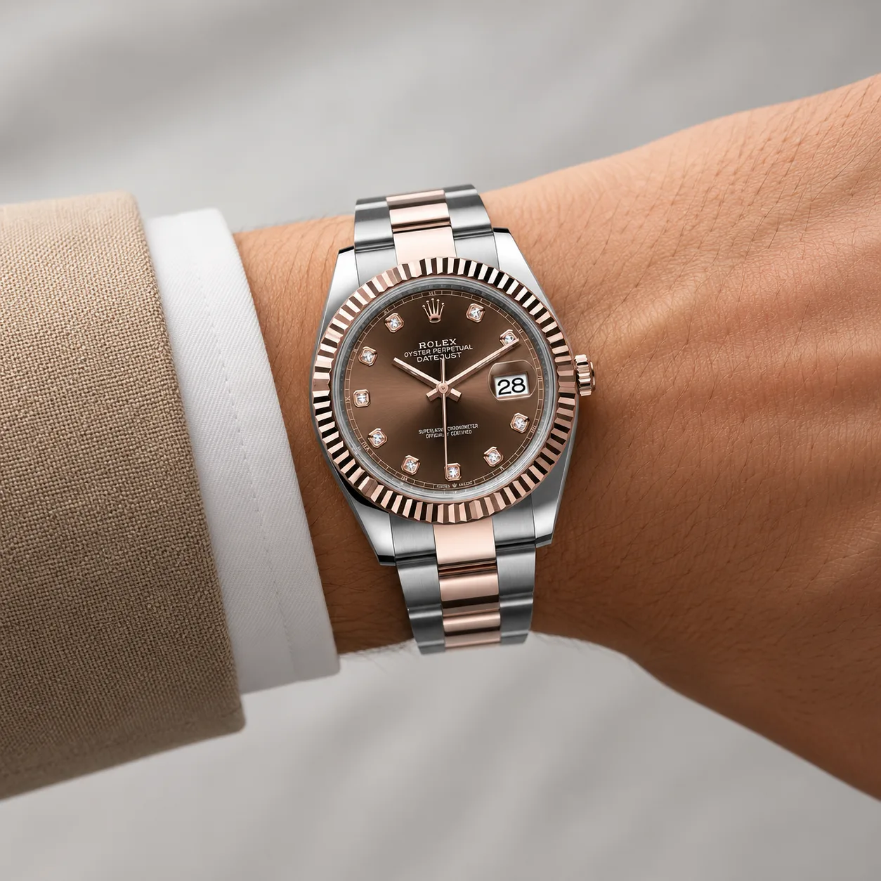 Rolex Datejust m126331-0003 41mm Chocolate Dial Fluted Bezel 904L Stainless Steel and 18K Everose Gold AI 头图 4 - 佩戴图 [ai-shot:wrist-shot]