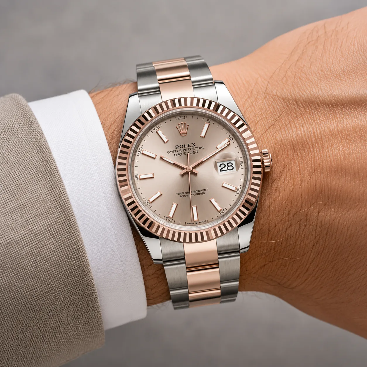 Rolex Datejust m126331-0009 41mm Cal.3235 904L Stainless Steel and 18K Everose Gold AI 头图 4 - 佩戴图 [ai-shot:wrist-shot]