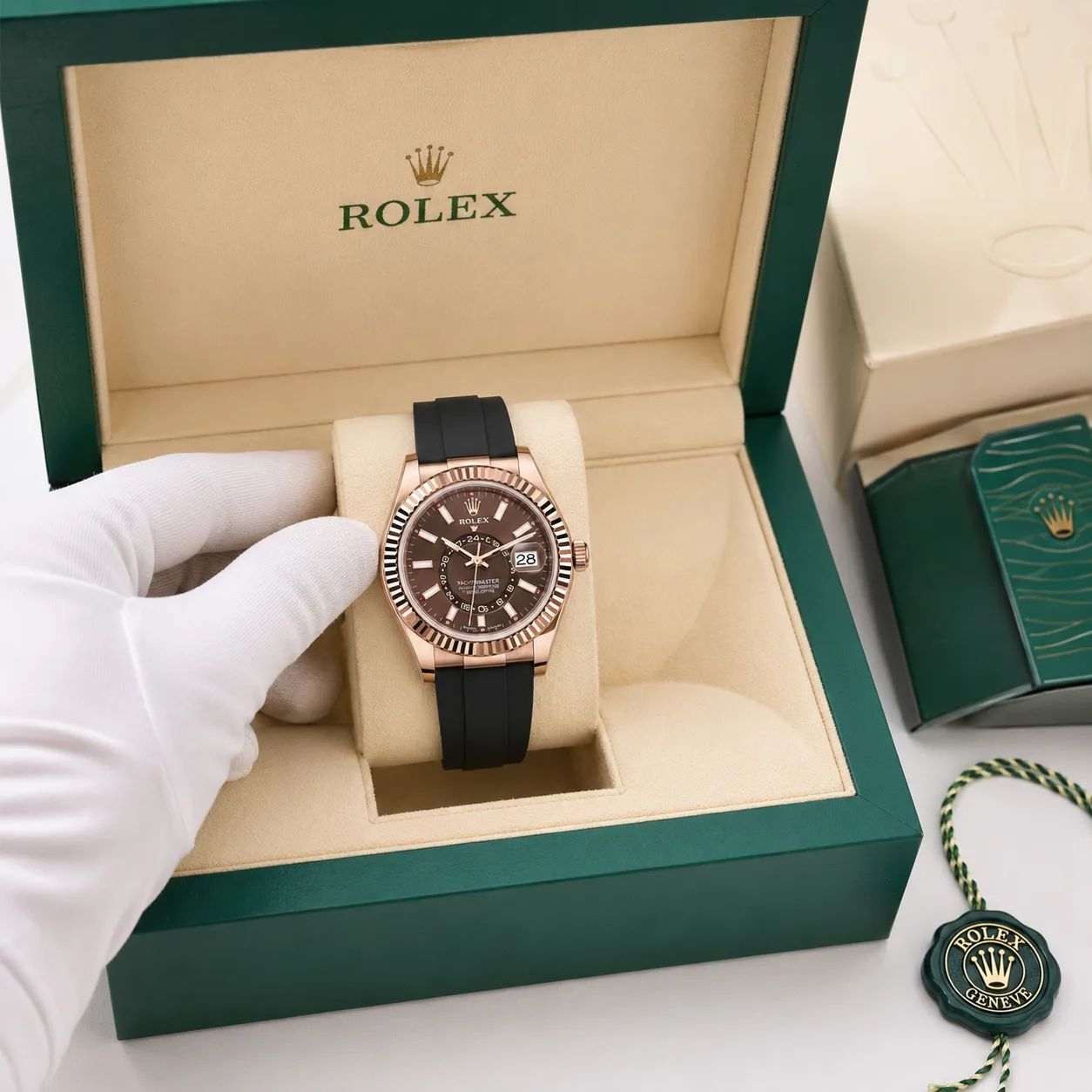 Rolex Yacht-Master m336235-0002 42mm Chocolate Dial 18K Everose Gold AI 头图 5 - 包装盒 [ai-shot:box-shot]