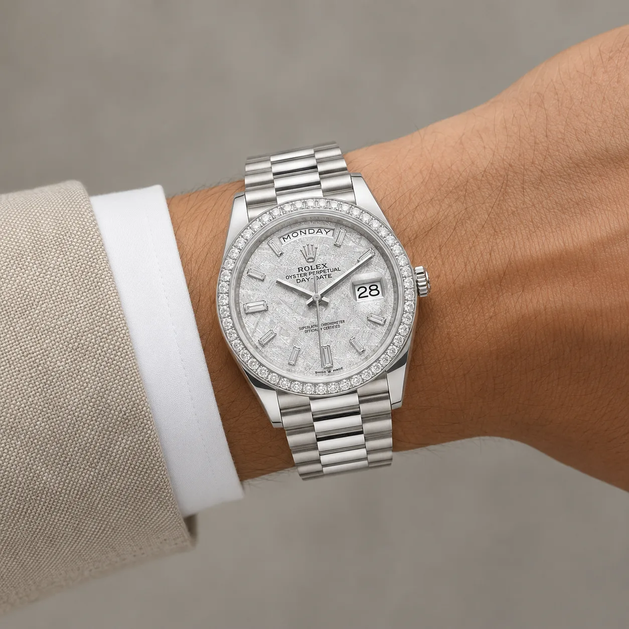 Rolex Day-Date m228349rbr-0040 40mm White Dial Diamond-Set Bezel 18K White Gold AI 头图 4 - 佩戴图 [ai-shot:wrist-shot]