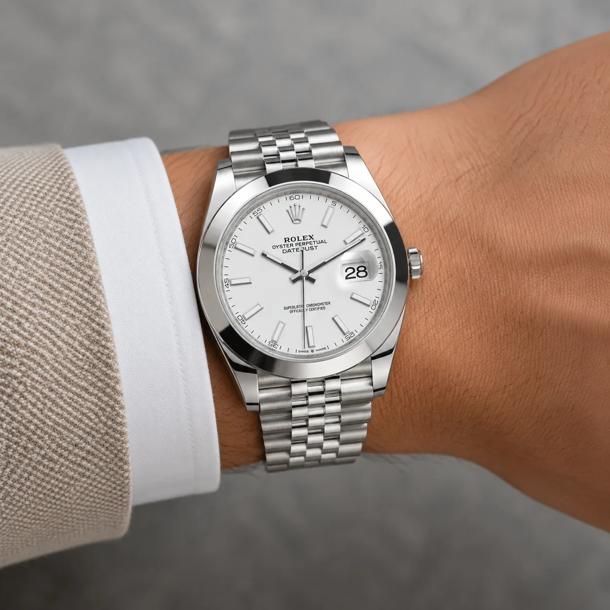 Rolex Datejust m126300-0006 41mm Cal.3235 904L Stainless Steel AI 头图 4 - 佩戴图 [ai-shot:wrist-shot]