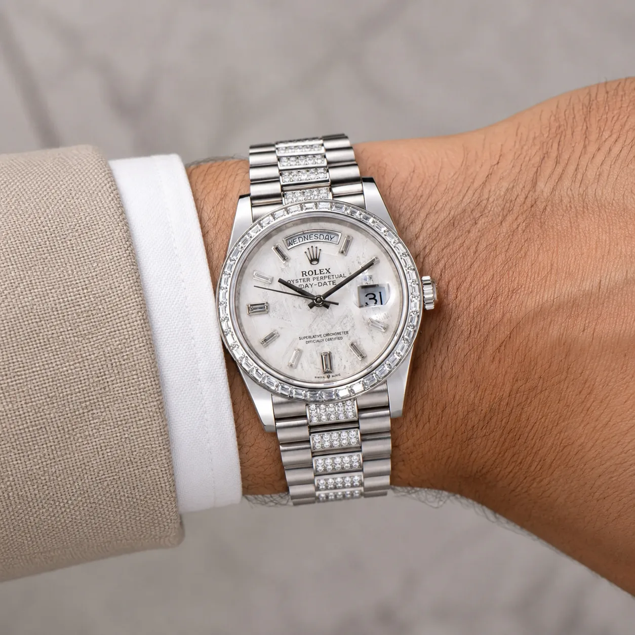 Rolex Day-Date M228396TBR-0027 Cal.3255 Meteorite Dial AI 头图 4 - 佩戴图 [ai-shot:wrist-shot]