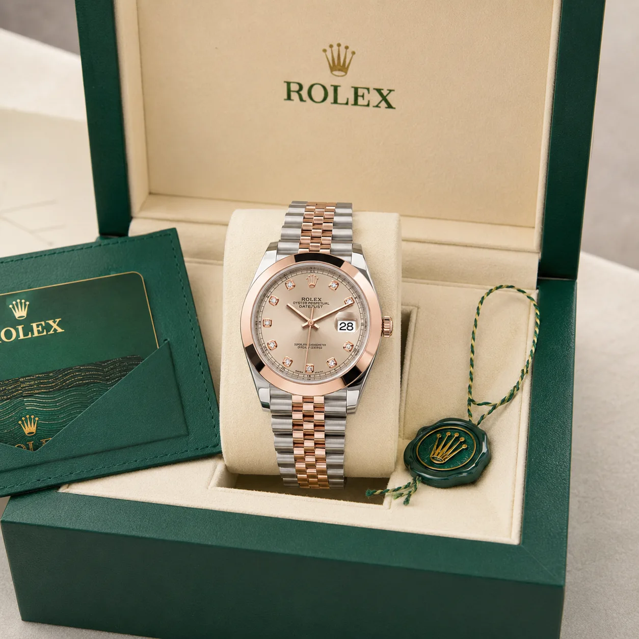 Rolex Datejust m126301-0008 41mm Cal.3235 904L Stainless Steel and 18K Everose Gold AI 头图 5 - 包装盒 [ai-shot:box-shot]