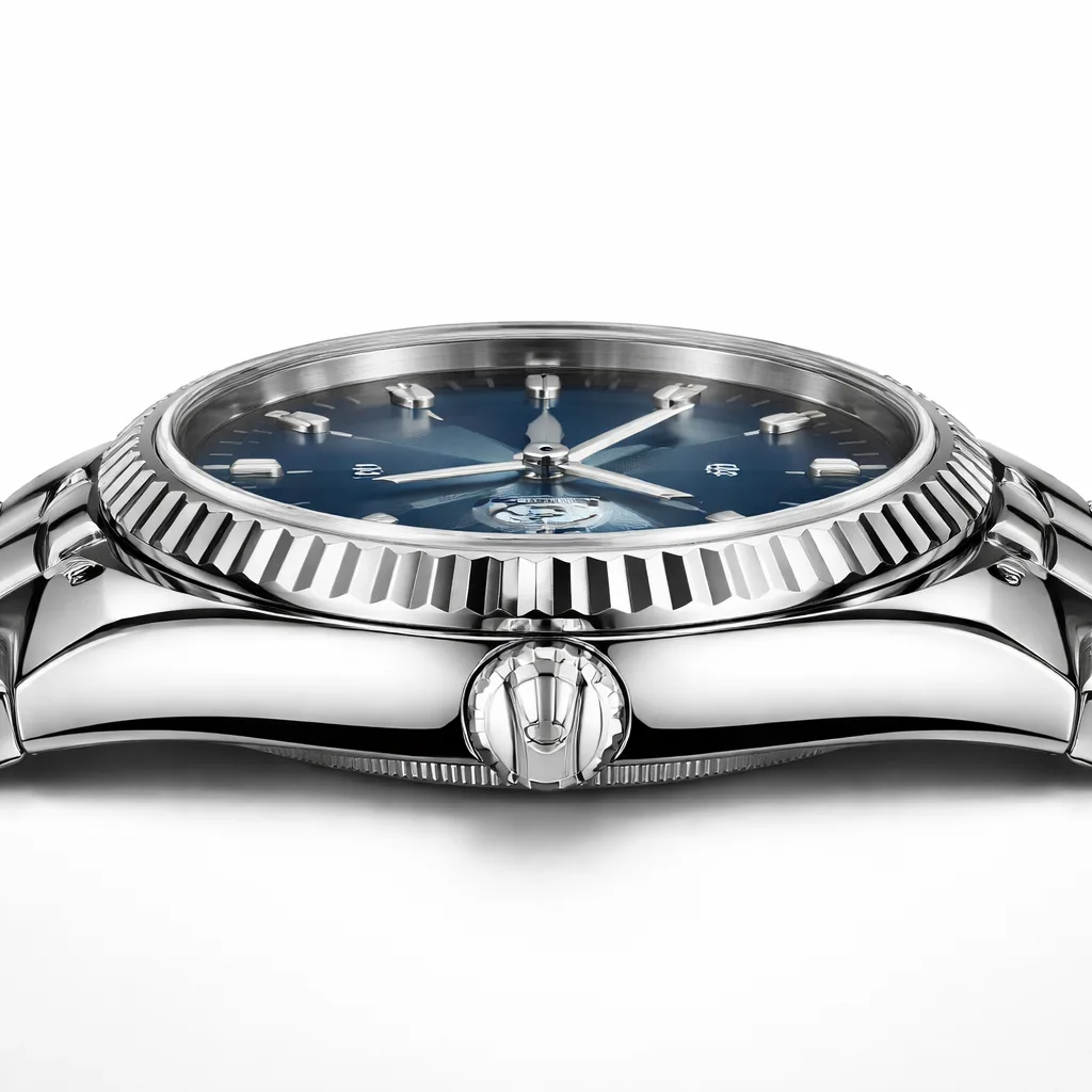 Rolex Datejust m126234-0038 36mm Blue Dial Fluted Bezel 904L Stainless Steel and 18K White Gold AI 头图 2 - 侧面细节 [ai-shot:side-detail]
