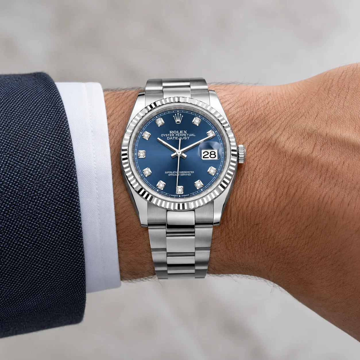 Rolex Datejust m126234-0038 36mm Blue Dial Fluted Bezel 904L Stainless Steel and 18K White Gold AI 头图 4 - 佩戴图 [ai-shot:wrist-shot]