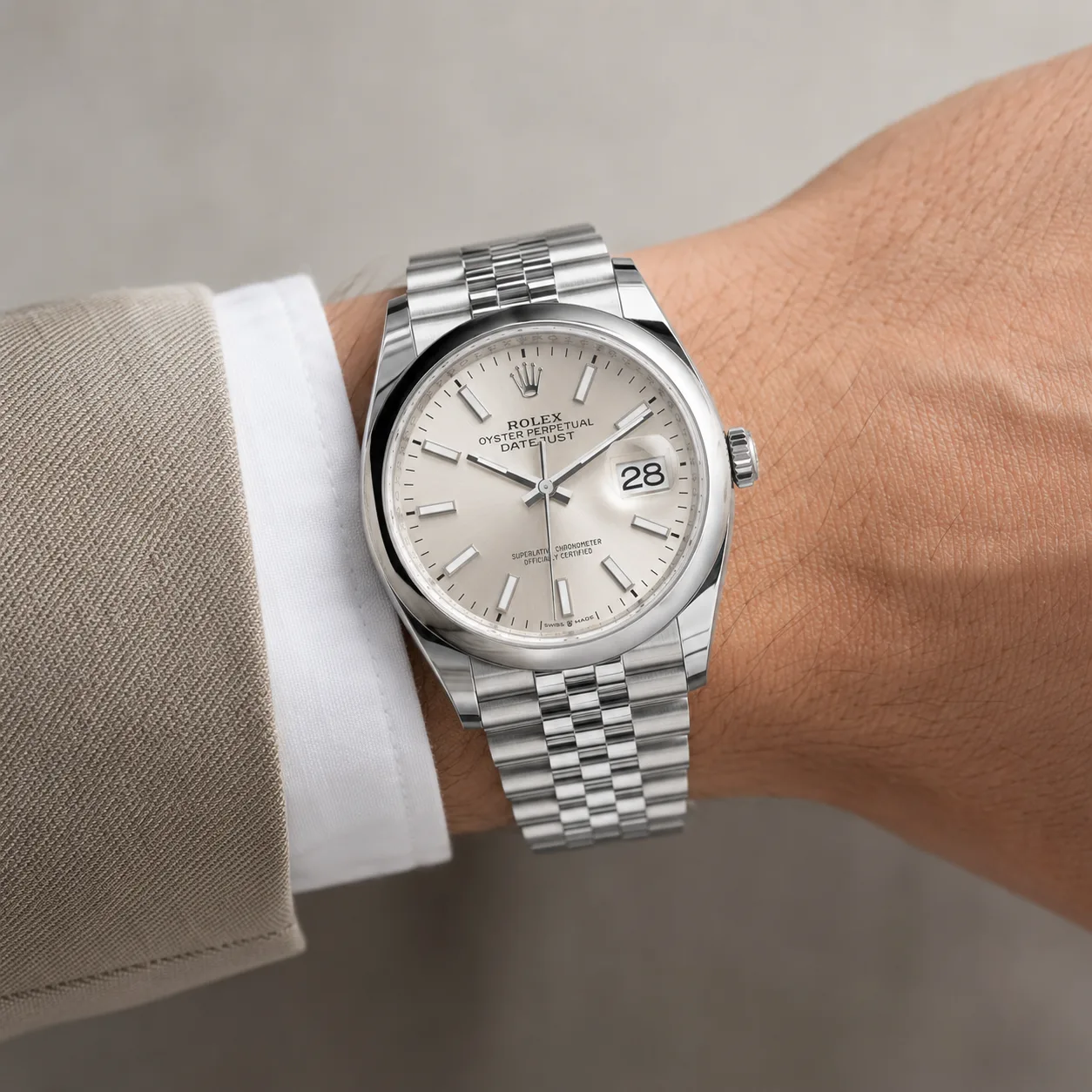 Rolex Datejust m126200-0001 36mm Cal.3235 904L Stainless Steel AI 头图 4 - 佩戴图 [ai-shot:wrist-shot]