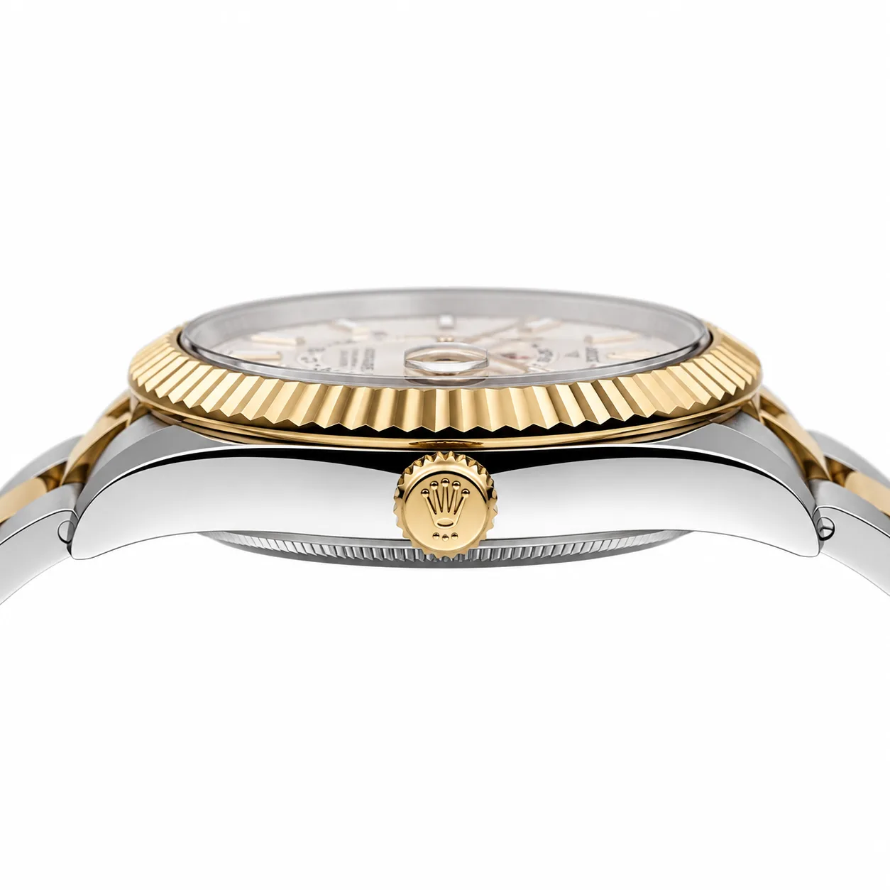 Rolex Sky-Dweller m336933-0002 42mm White Dial Fluted Bezel 904L Stainless Steel and 18K Yellow Gold AI 头图 2 - 侧面细节 [ai-shot:side-detail]
