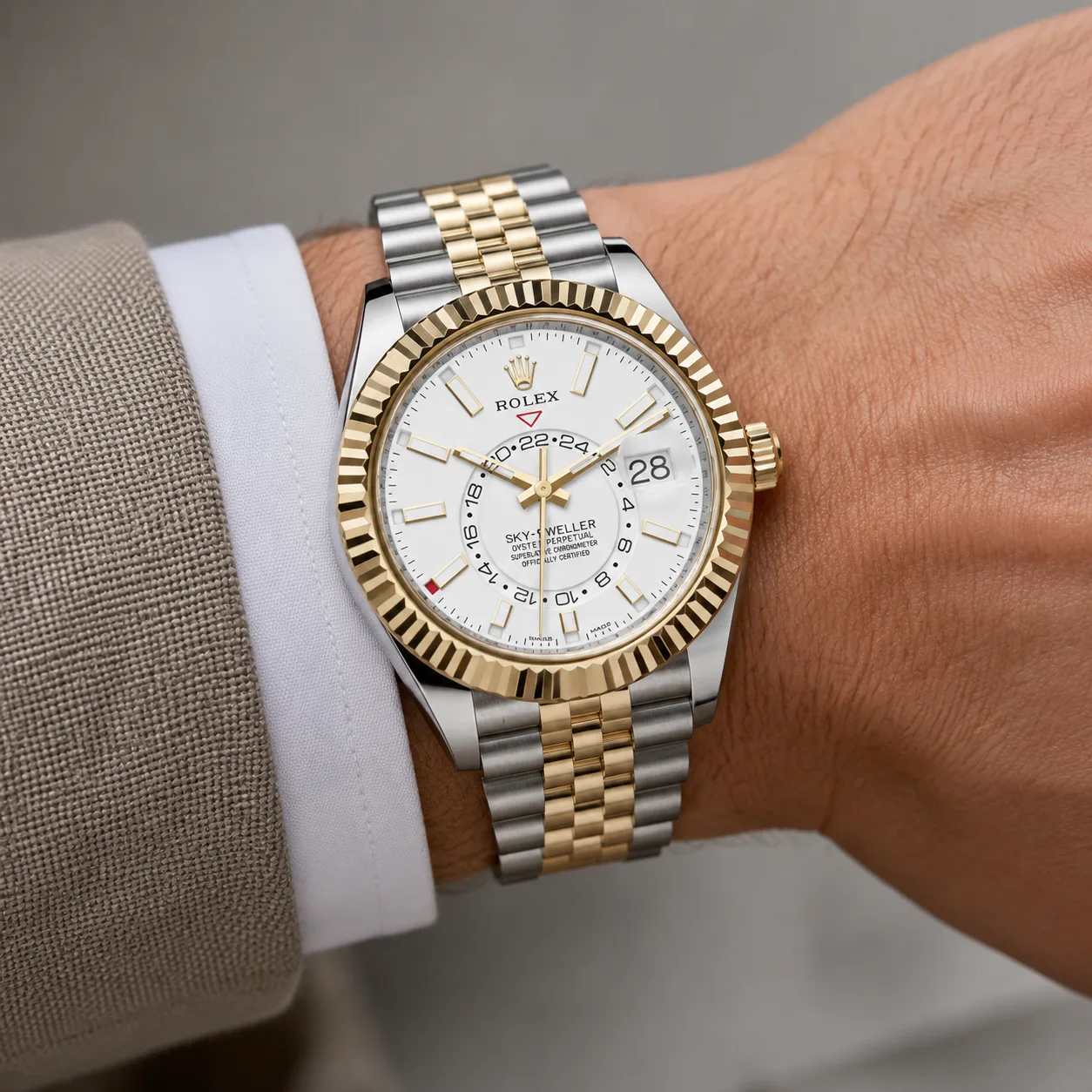 Rolex Sky-Dweller m326933-0010 42mm Cal.9001 904L Stainless Steel and 18K Everose Gold AI 头图 4 - 佩戴图 [ai-shot:wrist-shot]