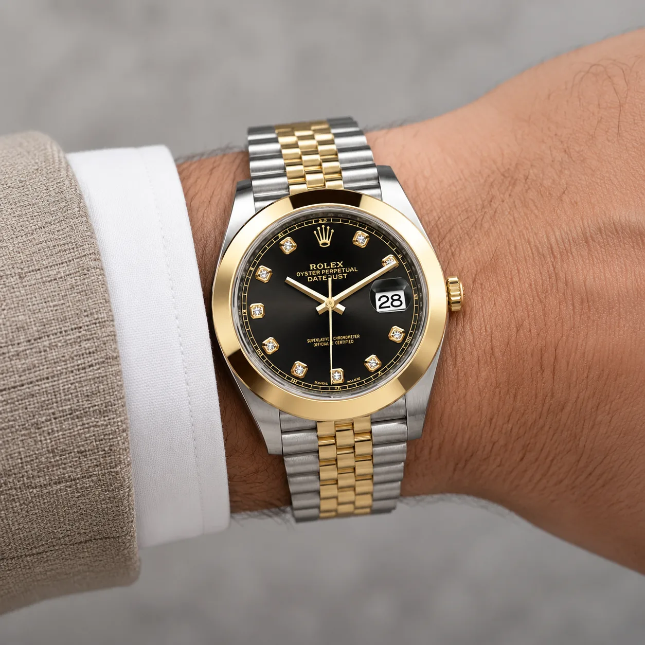 Rolex Datejust m126303-0006 41mm Cal.3235 904L Stainless Steel and 18K Yellow Gold AI 头图 4 - 佩戴图 [ai-shot:wrist-shot]