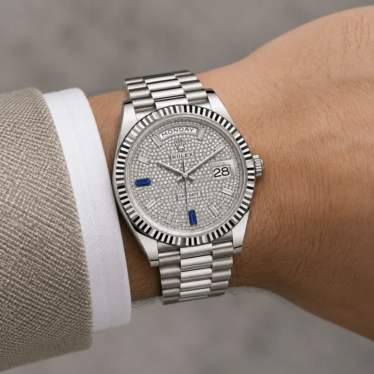 Rolex Day-Date m228239-0049 40mm Silver Dial Fluted Bezel 18K White Gold AI 头图 4 - 佩戴图 [ai-shot:wrist-shot]