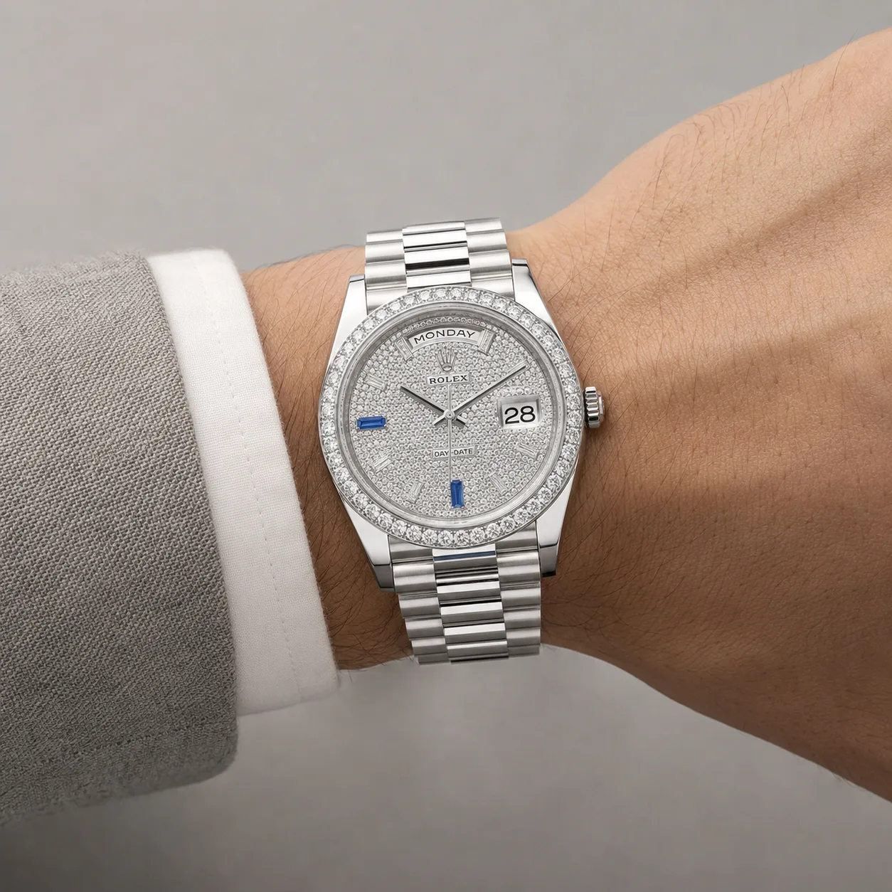 Rolex Day-Date m228349rbr-0036 40mm White Dial Fluted Bezel 18K White Gold AI 头图 4 - 佩戴图 [ai-shot:wrist-shot]