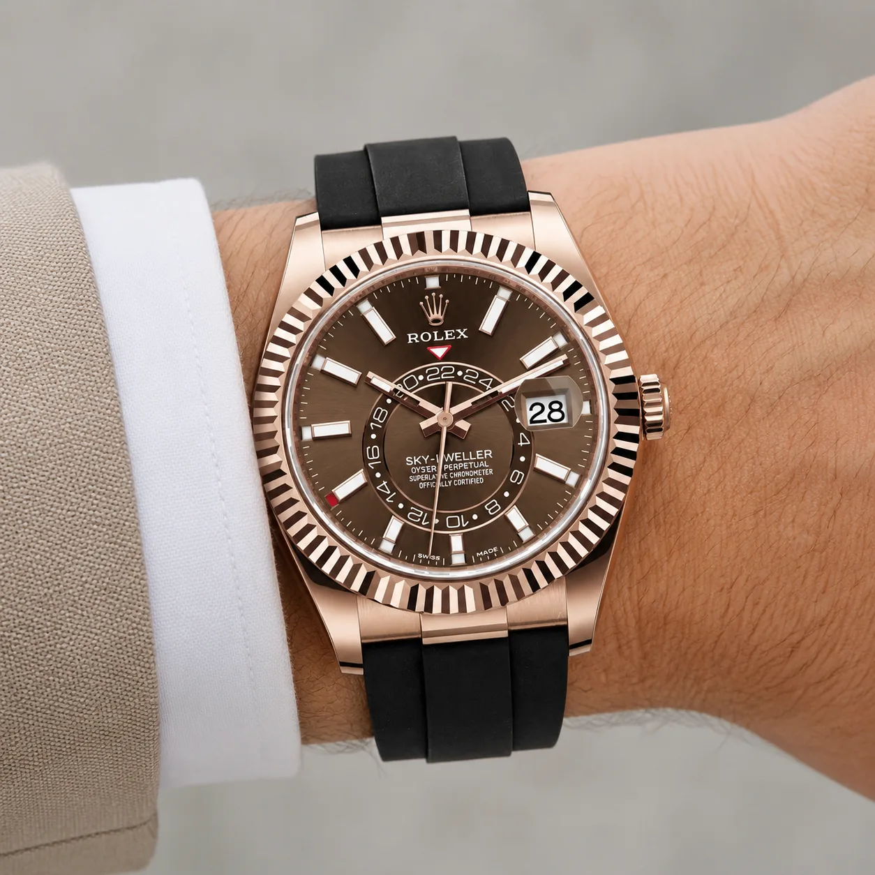 Rolex Sky-Dweller m326235-0005 42mm Cal.9001 18K Everose Gold AI 头图 4 - 佩戴图 [ai-shot:wrist-shot]
