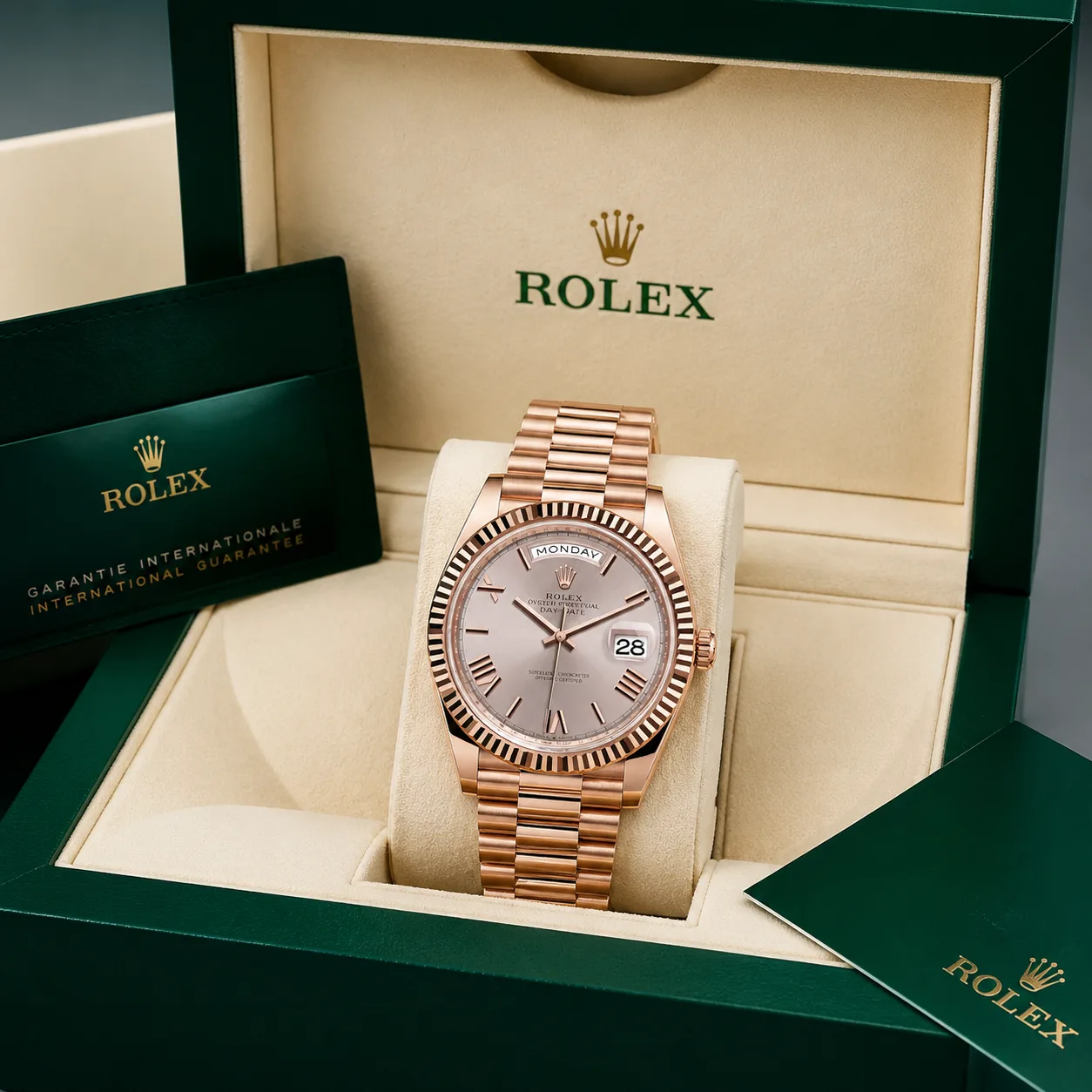 Rolex Day-Date m228235-0001 40mm Cal.3255 18K Everose Gold AI 头图 5 - 包装盒 [ai-shot:box-shot]