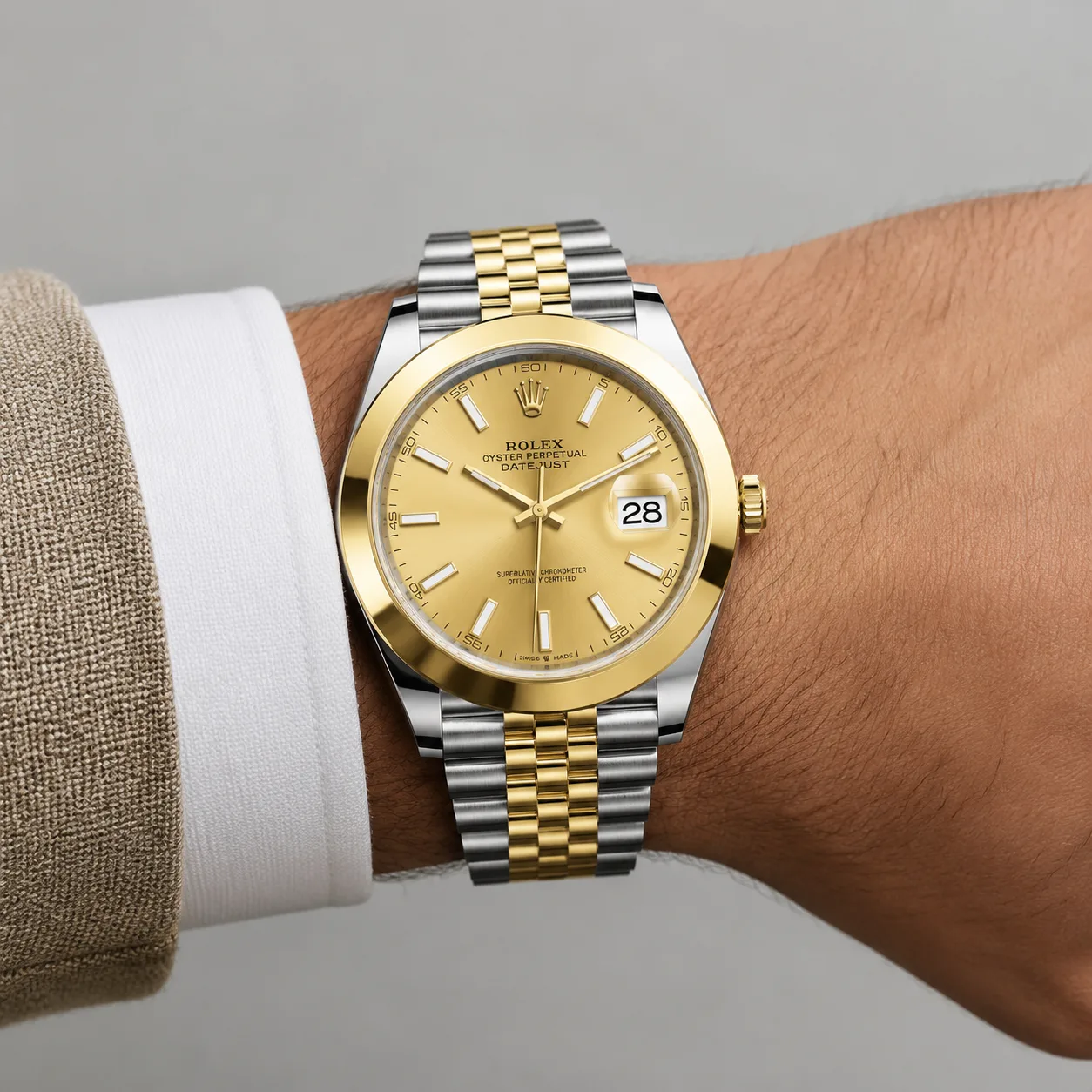 Rolex Datejust m126303-0010 41mm Cal.3235 904L Stainless Steel and 18K Yellow Gold AI 头图 4 - 佩戴图 [ai-shot:wrist-shot]