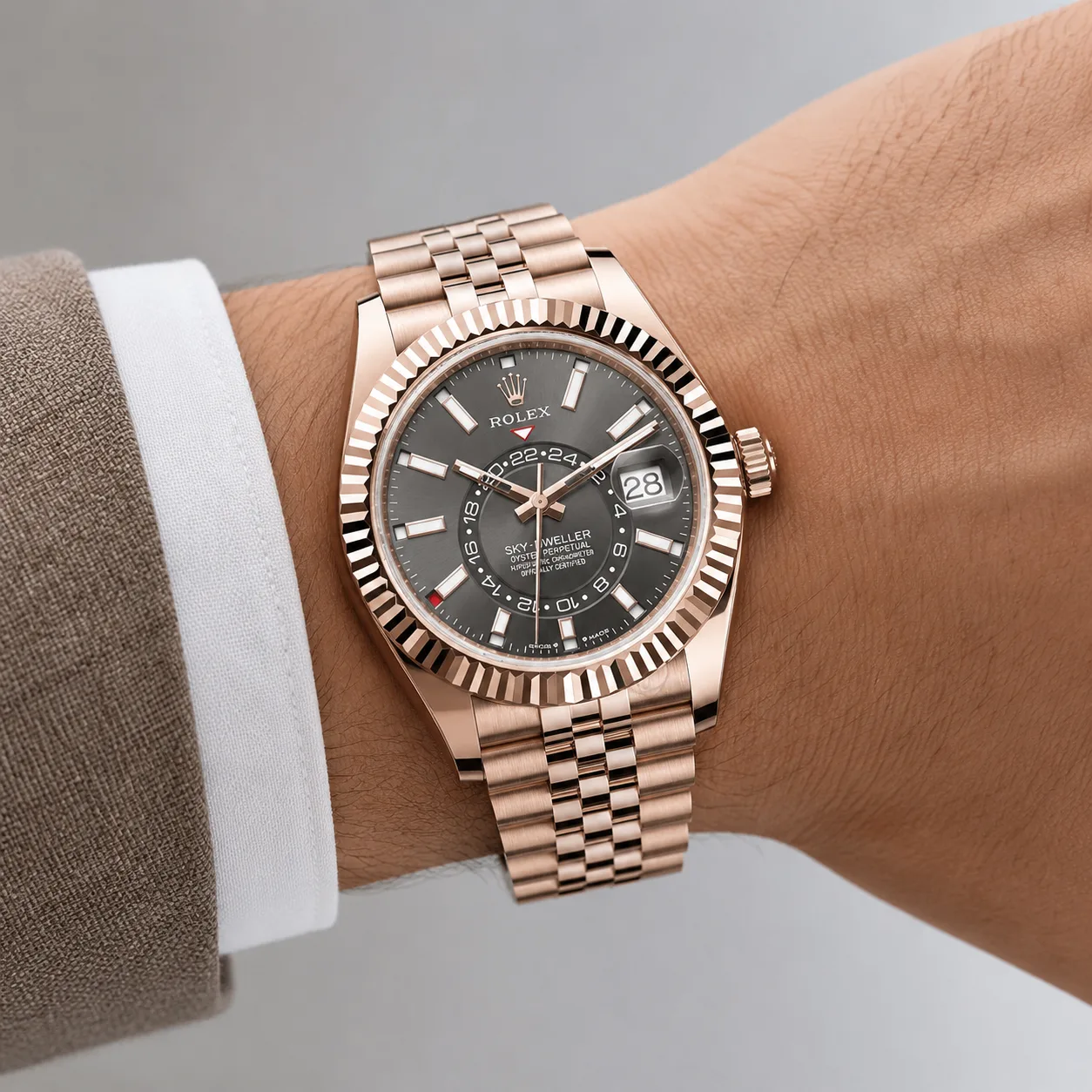 Rolex Sky-Dweller m336935-0008 42mm Cal.9002 18K Everose Gold AI 头图 4 - 佩戴图 [ai-shot:wrist-shot]