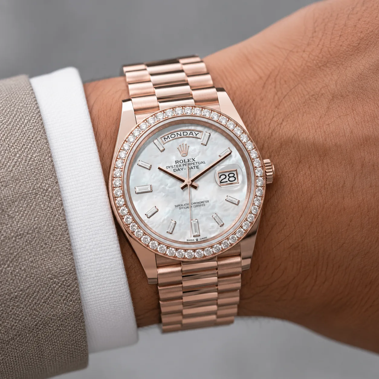 Rolex Day-Date m228345rbr-0026 40mm Cal.3255 18K Everose Gold AI 头图 4 - 佩戴图 [ai-shot:wrist-shot]