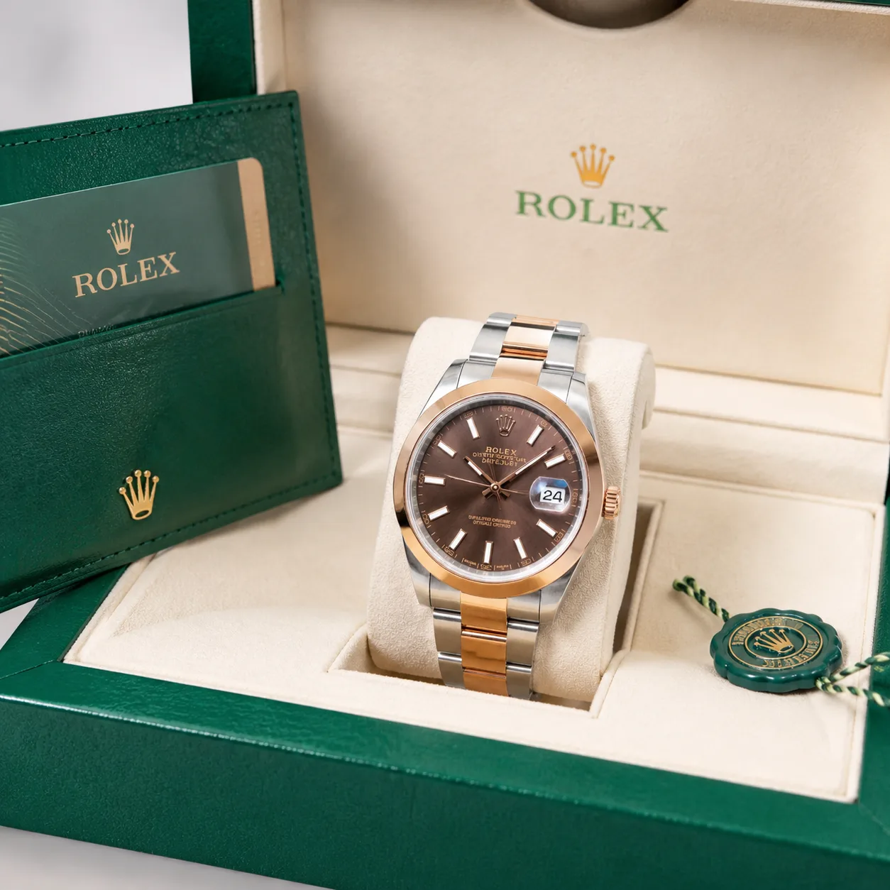 Rolex Datejust M126301-0001 Cal.3235 Chocolate Dial Fluted Bezel Everose Gold AI 头图 5 - 包装盒 [ai-shot:box-shot]