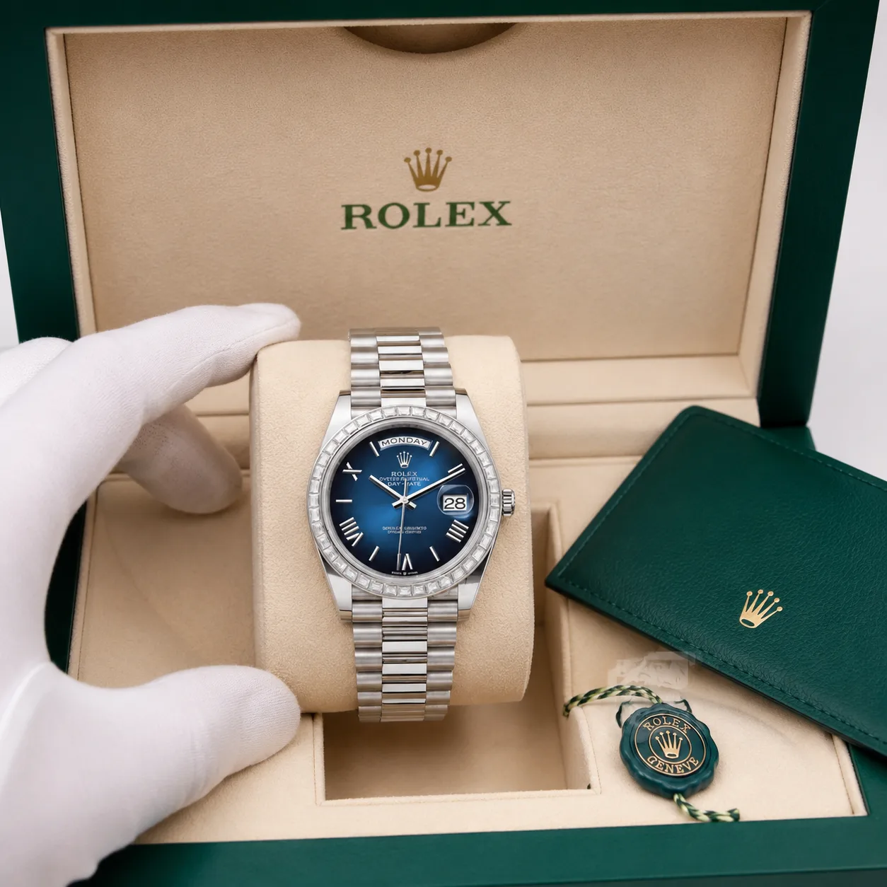 Rolex Day-Date m228396tbr-0042 40mm Blue Dial T 950 Platinum AI 头图 5 - 包装盒 [ai-shot:box-shot]