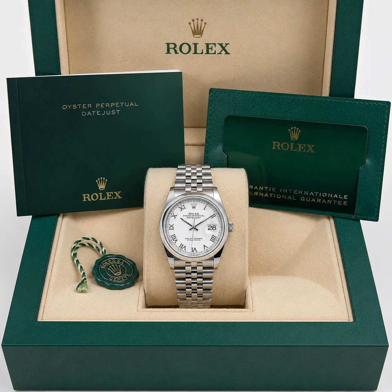 Rolex Datejust m126200-0007 36mm White Dial Smooth Bezel AI 头图 5 - 包装盒 [ai-shot:box-shot]
