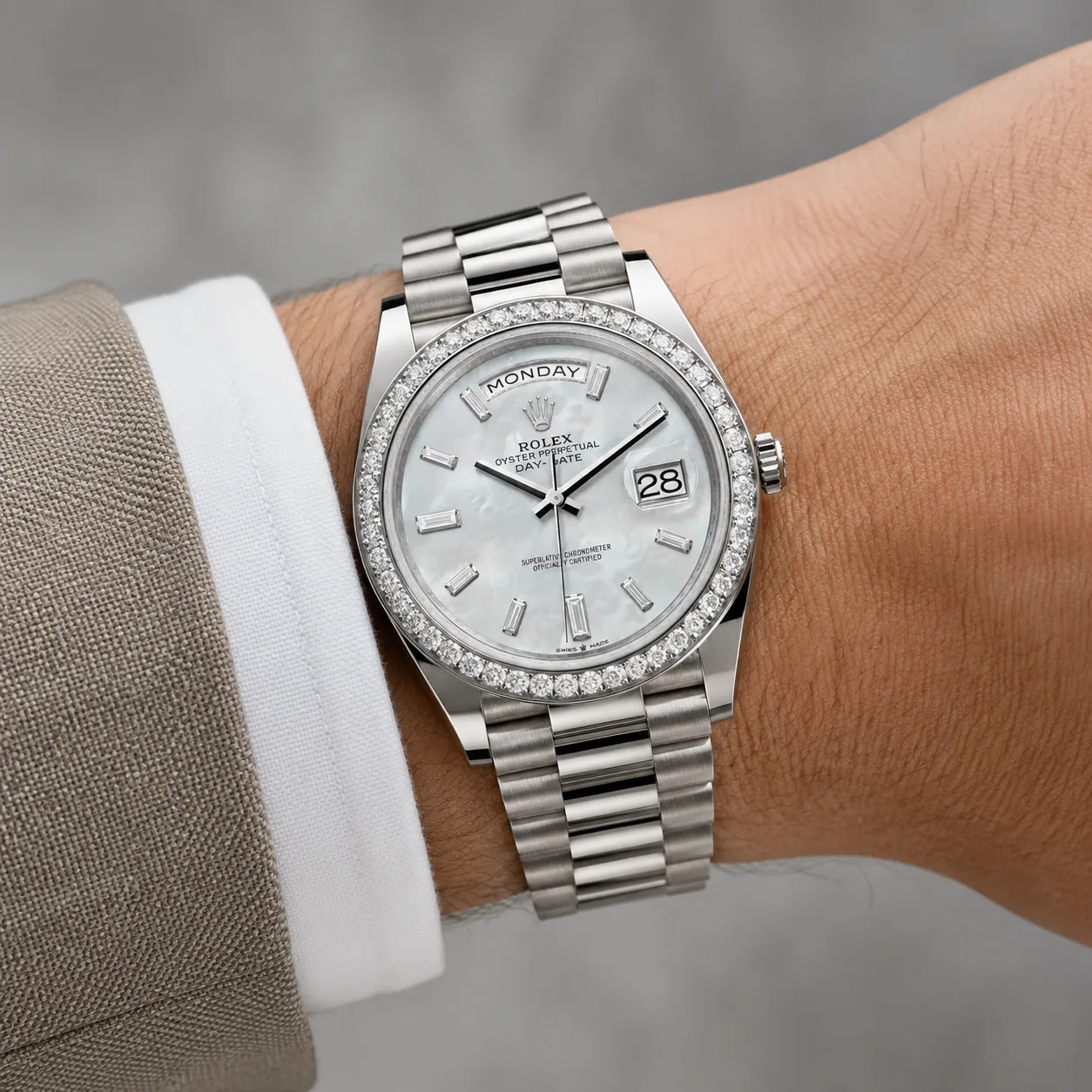 Rolex Day-Date m228349rbr-0046 40mm Cal.3255 18K White Gold AI 头图 4 - 佩戴图 [ai-shot:wrist-shot]