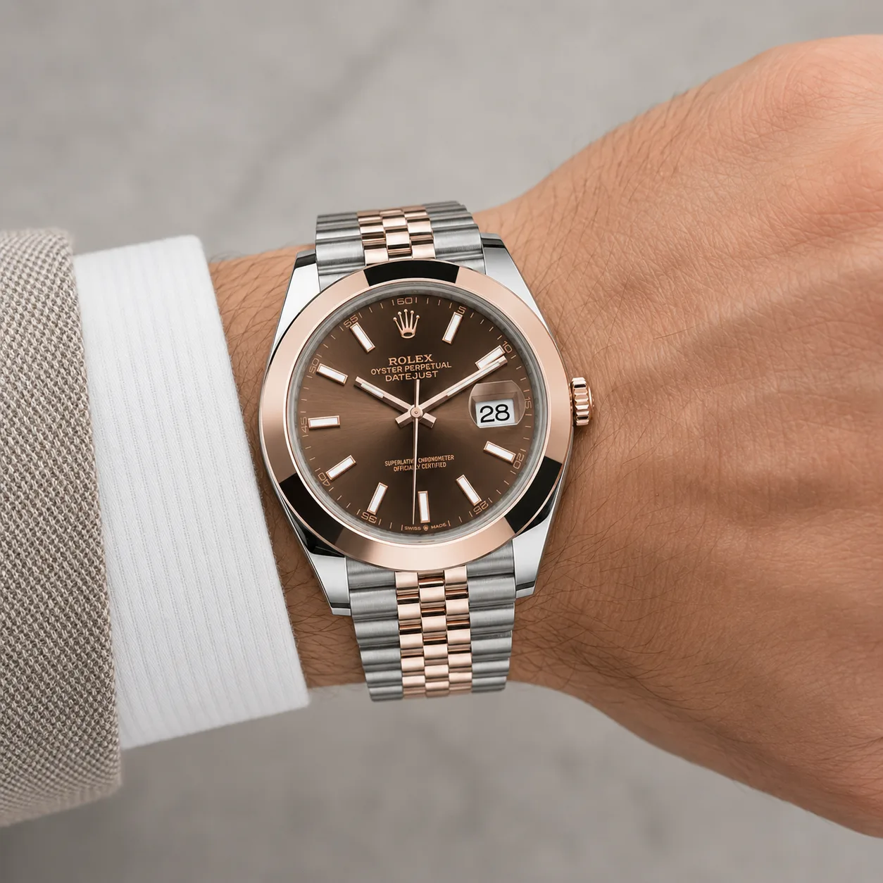 Rolex Datejust m126301-0002 41mm Cal.3235 904L Stainless Steel and 18K Everose Gold AI 头图 4 - 佩戴图 [ai-shot:wrist-shot]