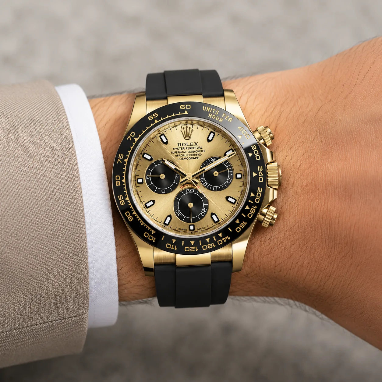 Rolex Cosmograph Daytona 116518LN-0040 40mm Cal.4130 18K Yellow Gold AI 头图 4 - 佩戴图 [ai-shot:wrist-shot]