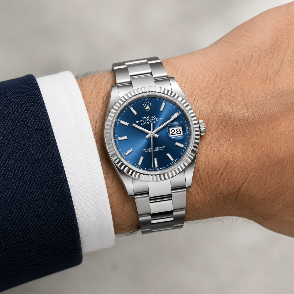 Rolex Datejust m126234-0070 36mm Blue Dial Fluted Bezel 904L Stainless Steel and 18K White Gold AI 头图 4 - 佩戴图 [ai-shot:wrist-shot]