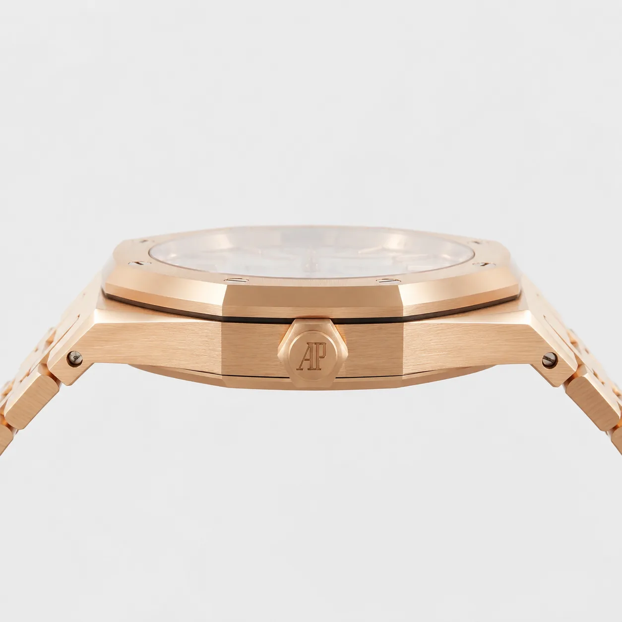 Audemars Piguet Royal Oak 15400OR Cal.3120 White Dial Everose Gold AI 头图 2 - 侧面细节 [ai-shot:side-detail]
