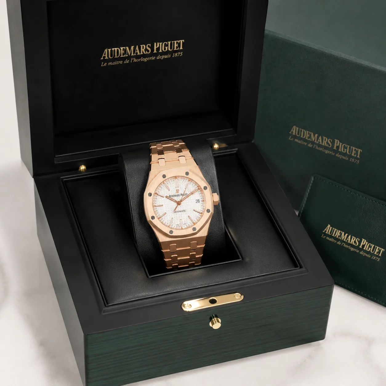 Audemars Piguet Royal Oak 15400OR Cal.3120 White Dial Everose Gold AI 头图 5 - 包装盒 [ai-shot:box-shot]