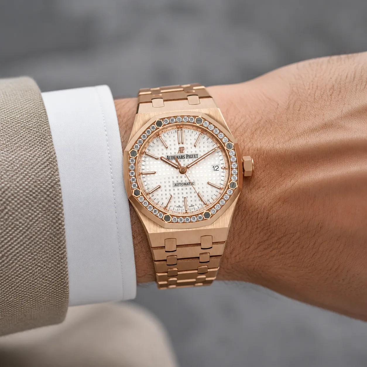 Audemars Piguet Royal Oak 15400OR.ZZ.1240OR.01 Cal.3120 White Dial Everose Gold AI 头图 4 - 佩戴图 [ai-shot:wrist-shot]