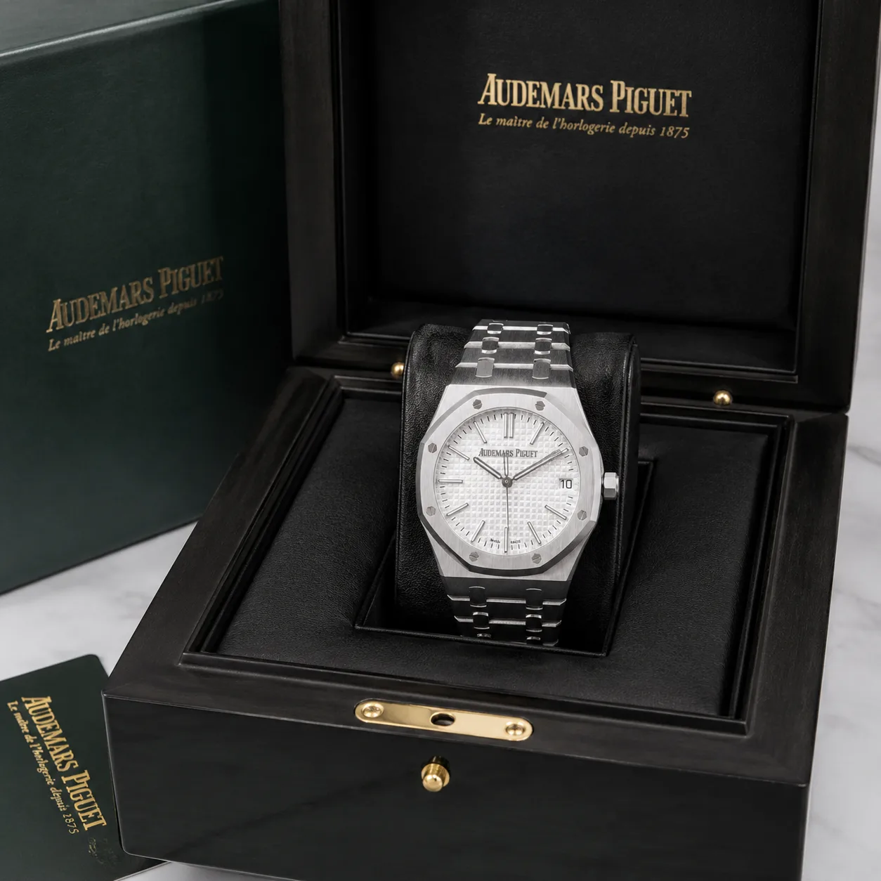 Audemars Piguet Royal Oak 15510ST.OO.1320ST.08 Cal.4302 White Dial AI 头图 5 - 包装盒 [ai-shot:box-shot]