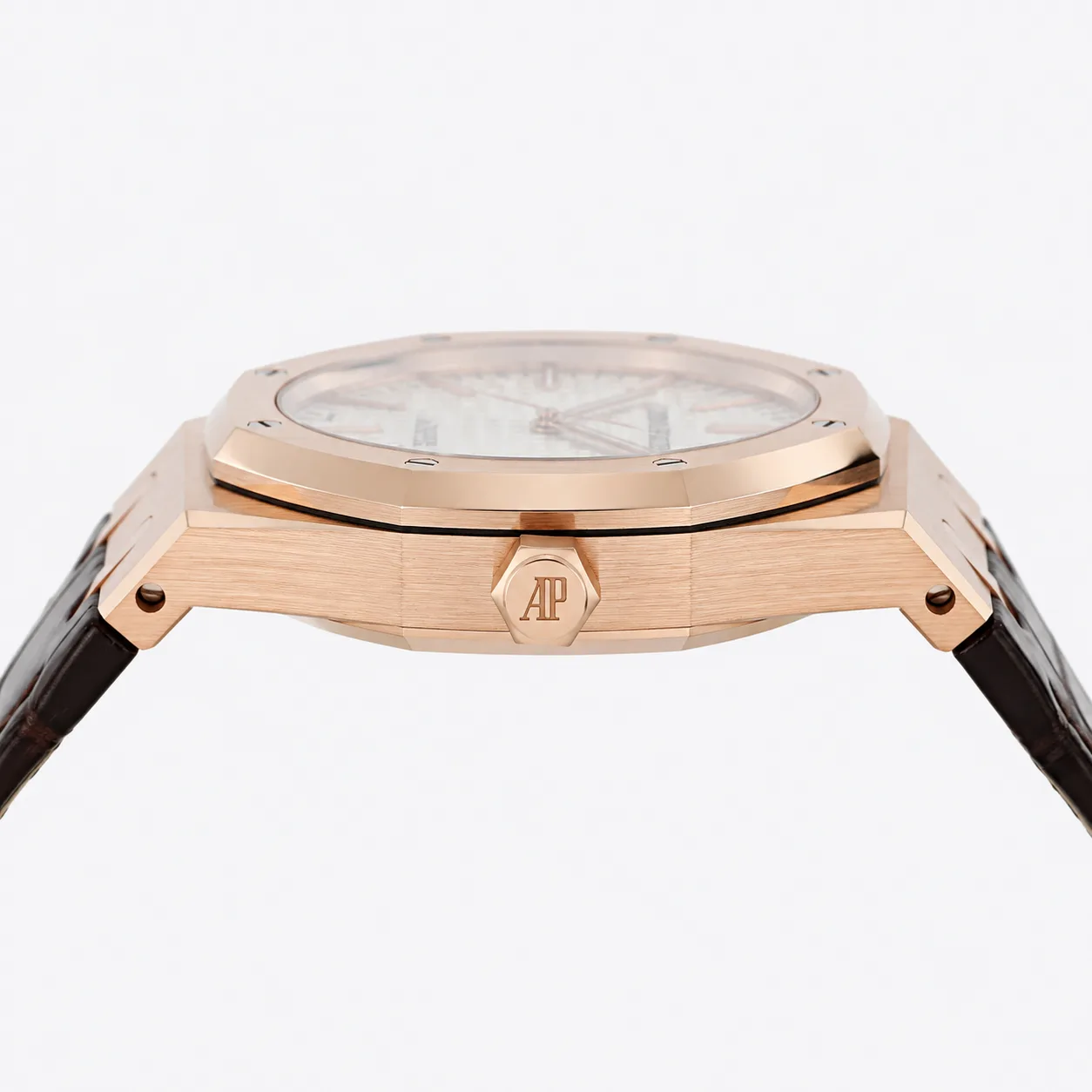 Audemars Piguet Royal Oak 15400OR.OO.D088CR.01 Cal.3120 Everose Gold AI 头图 2 - 侧面细节 [ai-shot:side-detail]