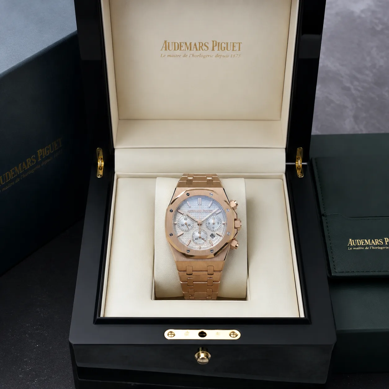 Audemars Piguet Royal Oak 26240OR.OO.1320OR.01 Cal.4401 Everose Gold AI 头图 5 - 包装盒 [ai-shot:box-shot]