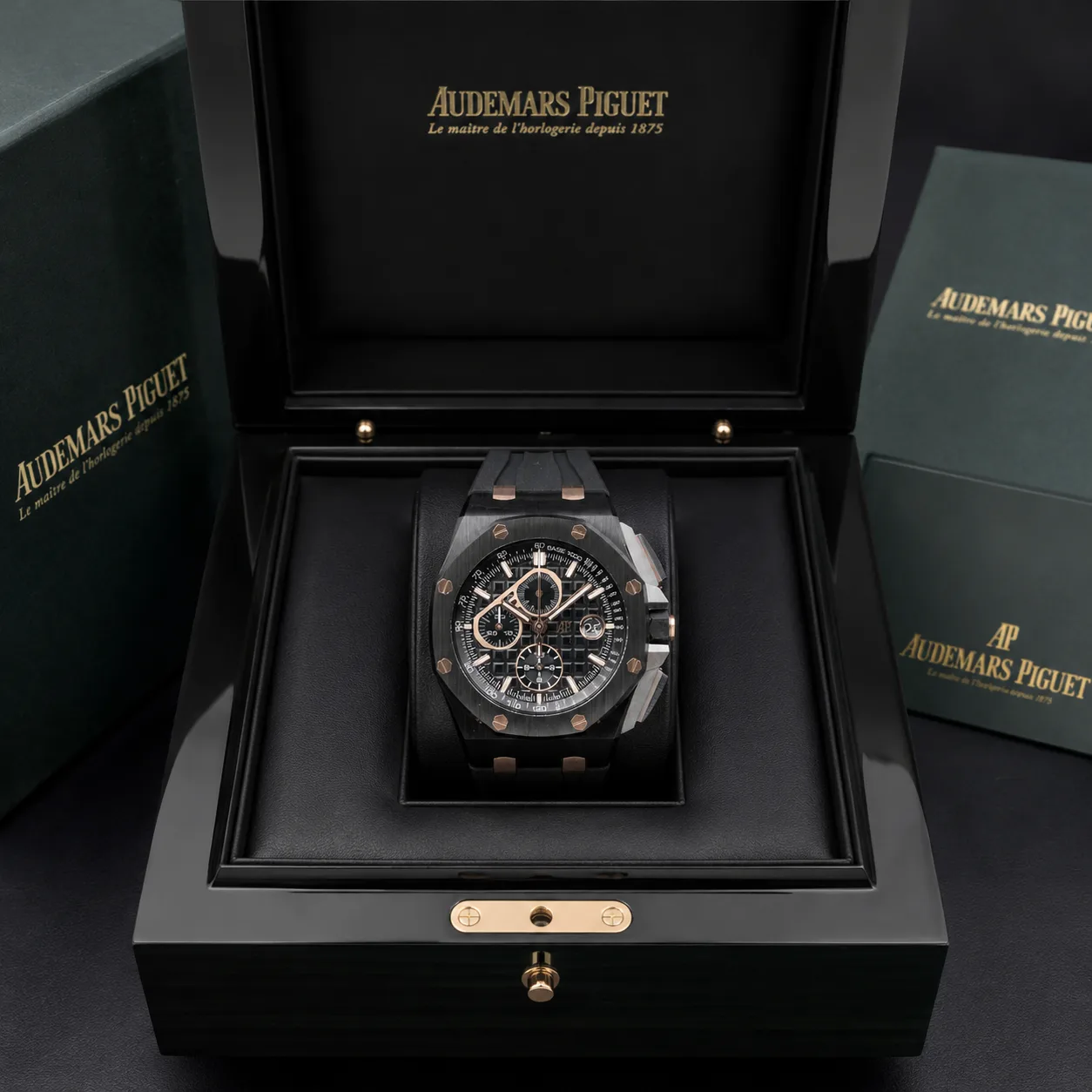 Audemars Piguet Royal Oak Offshore 26405CE.OO.A002CA.01 Cal.3126/3840 Black Bezel AI 头图 5 - 包装盒 [ai-shot:box-shot]