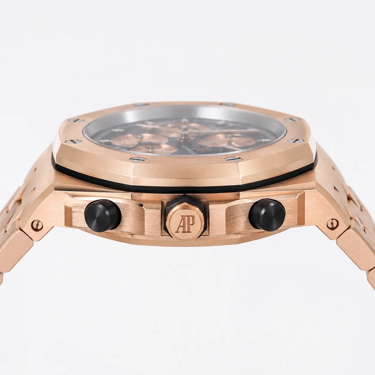 Audemars Piguet Royal Oak Offshore 26238OR.OO.2000OR.01 Cal.4404 Blue Dial Everose Gold AI 头图 2 - 侧面细节 [ai-shot:side-detail]