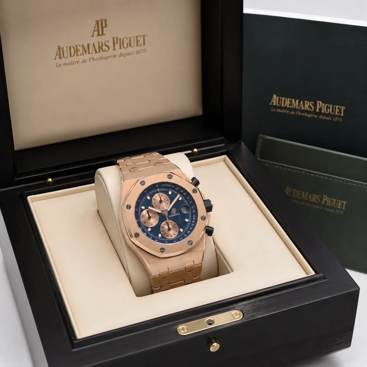 Audemars Piguet Royal Oak Offshore 26238OR.OO.2000OR.01 Cal.4404 Blue Dial Everose Gold AI 头图 5 - 包装盒 [ai-shot:box-shot]