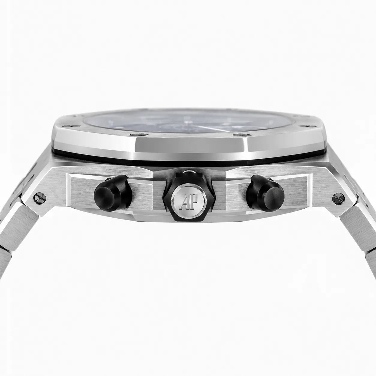 Audemars Piguet Royal Oak Offshore 26238ST.OO.2000ST.01 Cal.4404 Blue Dial AI 头图 2 - 侧面细节 [ai-shot:side-detail]