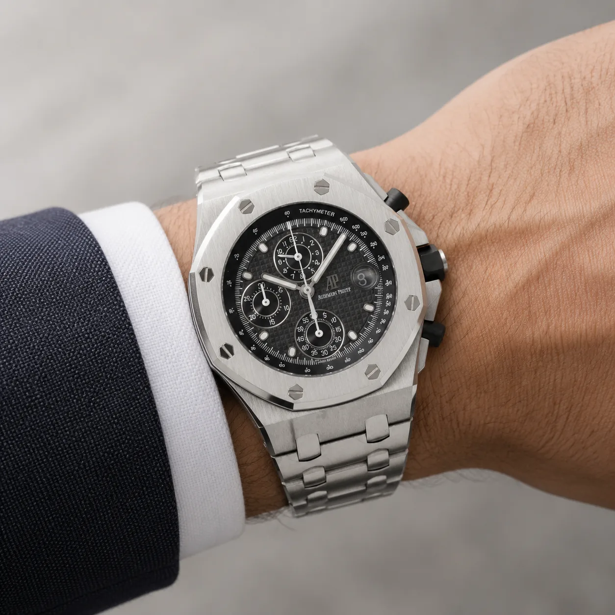 Audemars Piguet Royal Oak Offshore 26238ST.OO.2000ST.01 Cal.4404 Blue Dial AI 头图 4 - 佩戴图 [ai-shot:wrist-shot]