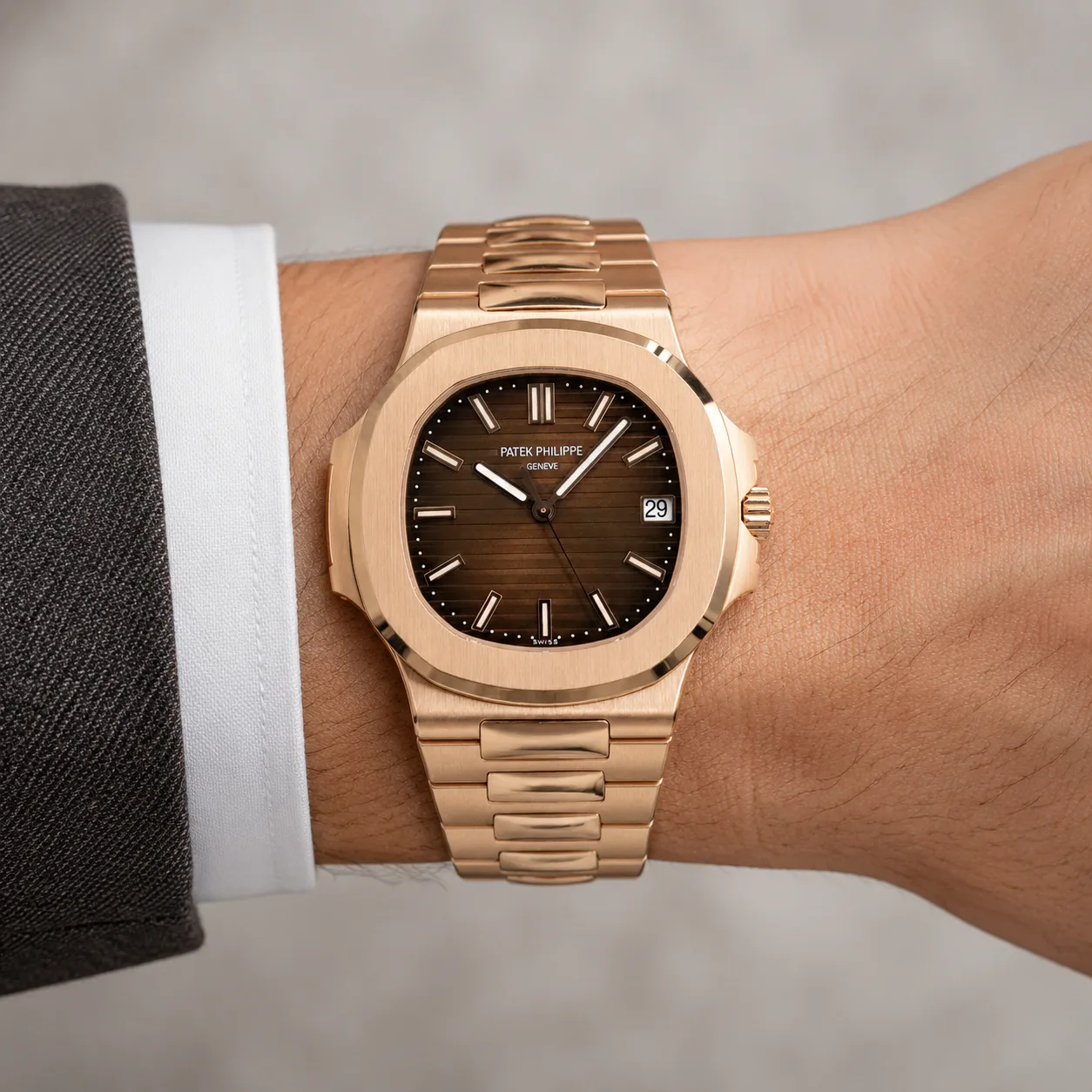 Patek Philippe Nautilus 5711/1R-001 Cal.324 D-Blue Dial Everose Gold AI 头图 4 - 佩戴图 [ai-shot:wrist-shot]