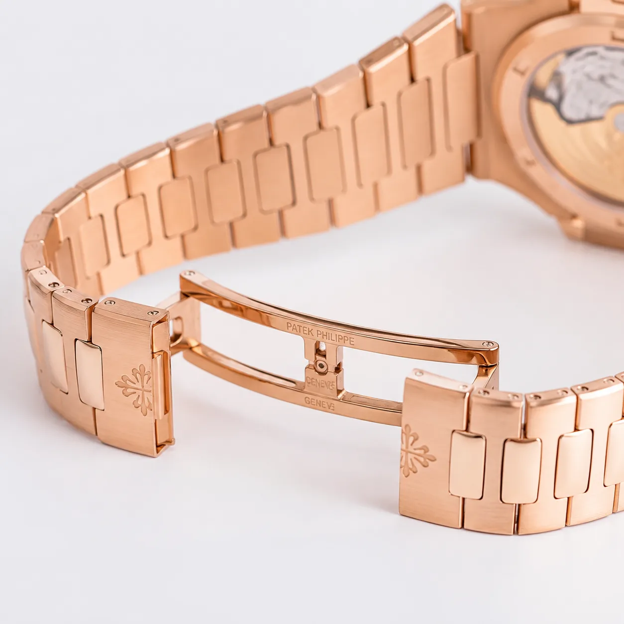Patek Philippe Nautilus 5980/1R-001 Cal.CH 28-520 C D-Blue Dial Everose Gold AI 头图 3 - 表扣表链 [ai-shot:bracelet-clasp]