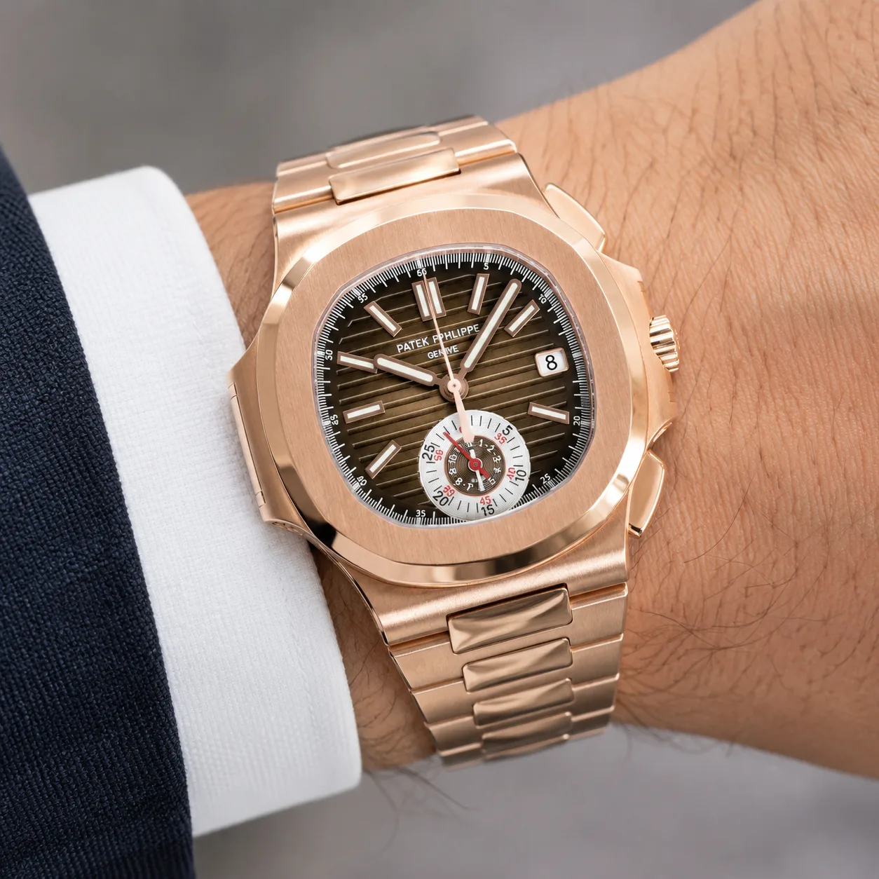 Patek Philippe Nautilus 5980/1R-001 Cal.CH 28-520 C D-Blue Dial Everose Gold AI 头图 4 - 佩戴图 [ai-shot:wrist-shot]