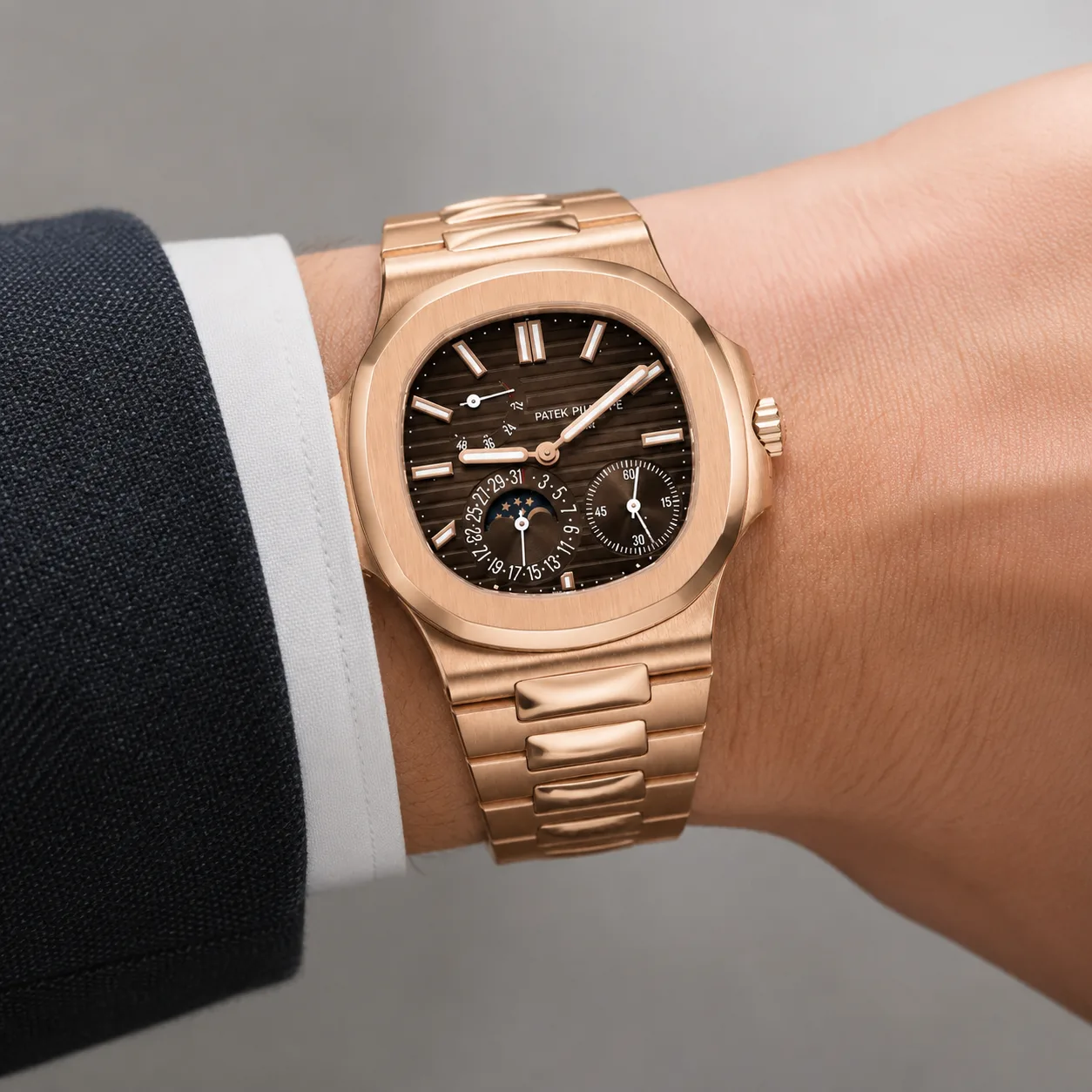 Patek Philippe Nautilus 5712/1R-001 Cal.240 D-Blue Dial Everose Gold AI 头图 4 - 佩戴图 [ai-shot:wrist-shot]