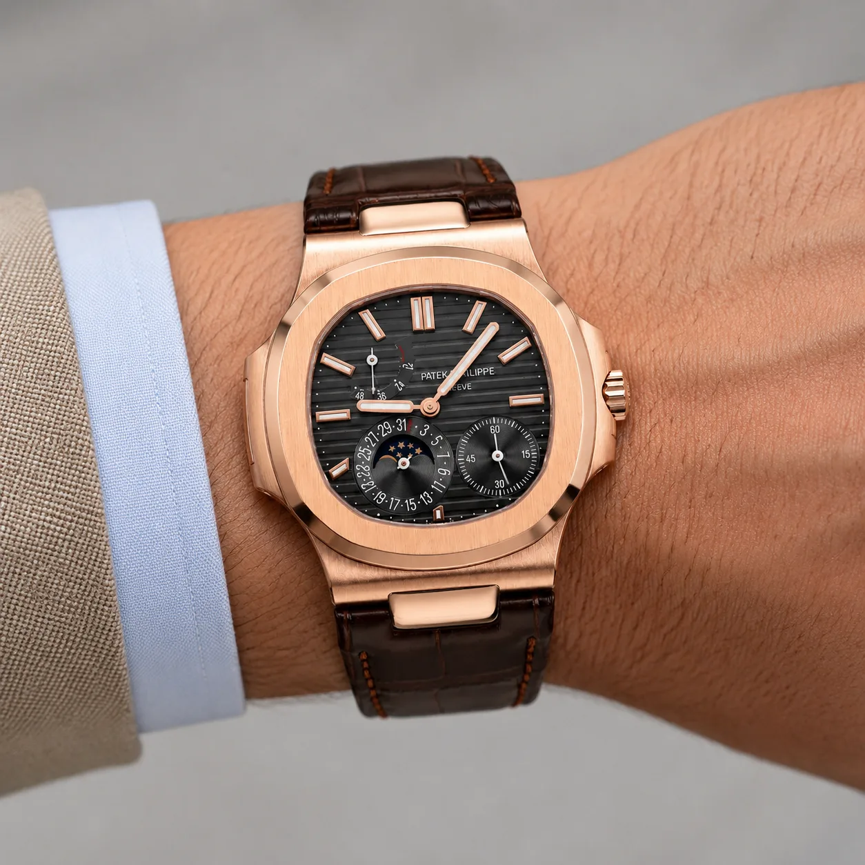 Patek Philippe Nautilus 5712R-001 Cal.240 D-Blue Dial Everose Gold AI 头图 4 - 佩戴图 [ai-shot:wrist-shot]