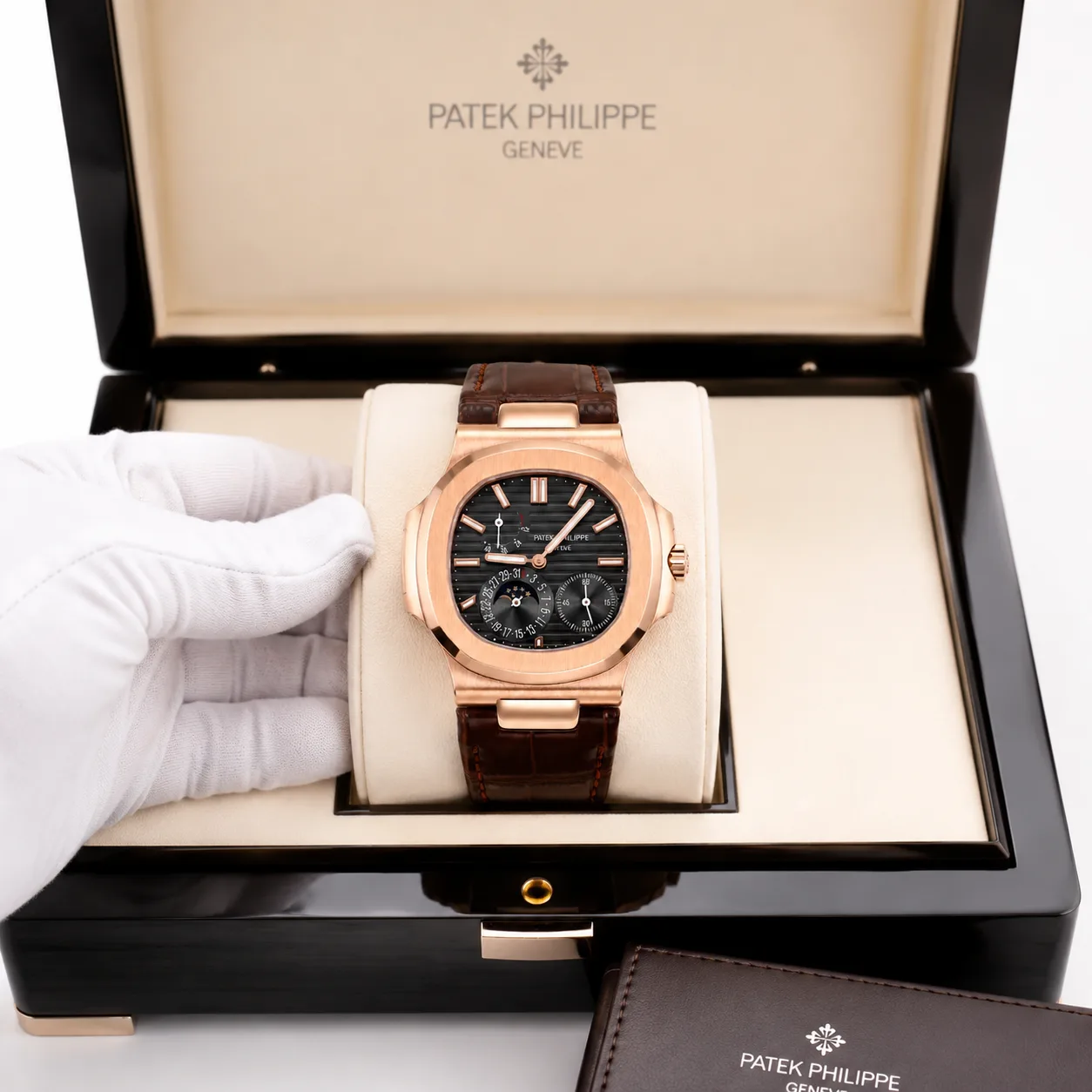 Patek Philippe Nautilus 5712R-001 Cal.240 D-Blue Dial Everose Gold AI 头图 5 - 包装盒 [ai-shot:box-shot]
