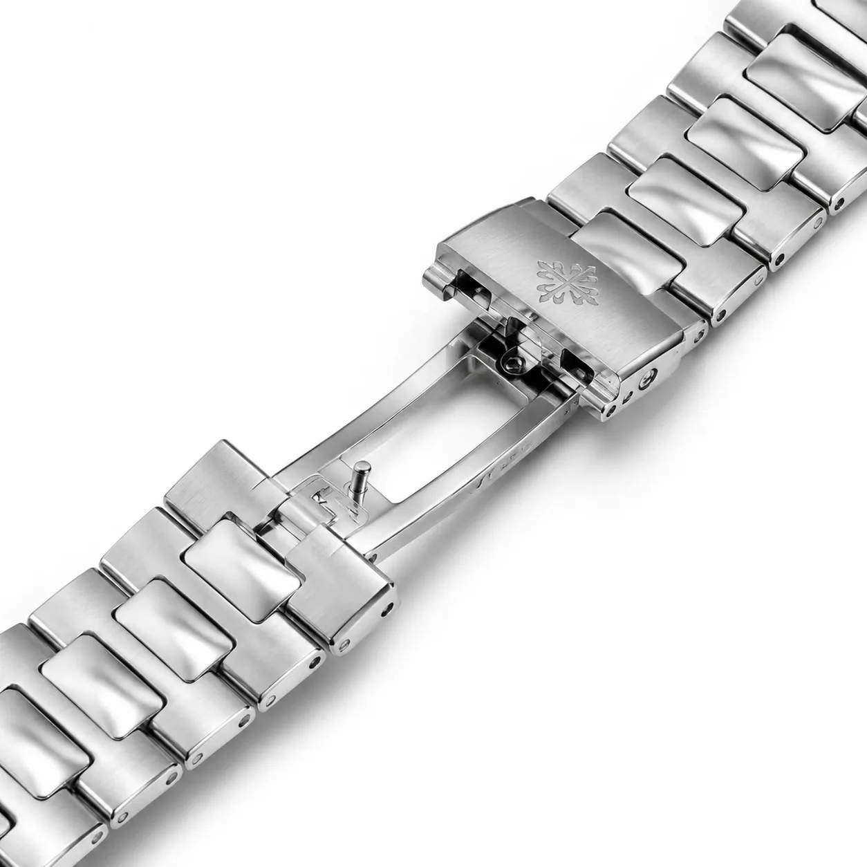 Patek Philippe Nautilus 5740/1G-001 Cal.240 Blue Sunburst Dial / 18K White Gold Bezel AI 头图 3 - 表扣表链 [ai-shot:bracelet-clasp]