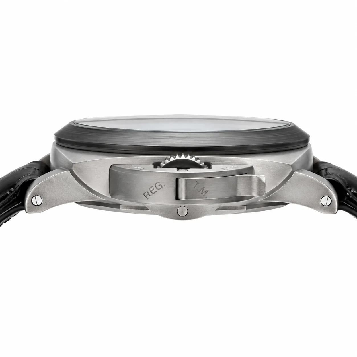 PANERAI 庐米诺 (Luminor) PAM01279 Cal.9010 Blue Dial AI 头图 2 - 侧面细节 [ai-shot:side-detail]